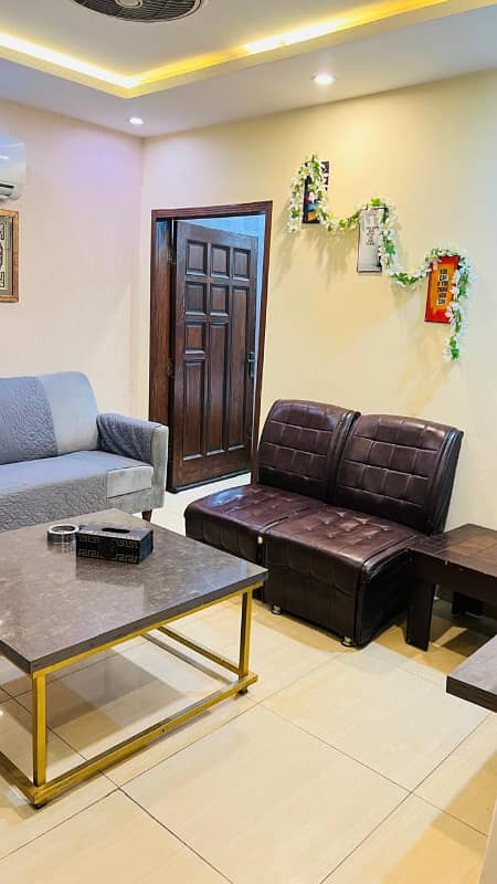 One Bedroom Vip apartment available on daily basis in bahria town LHR

                                                            alt=