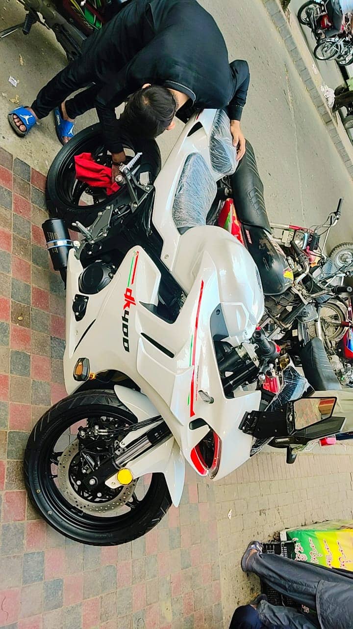 Dacasu 400CC 2025 Model | Twin Cylnder | One Sided Star Wheel

                                                            alt=