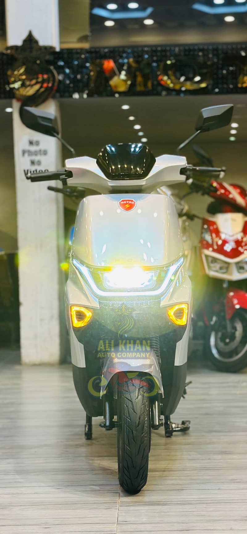 METRO T9 Sport EVEE YADEA AIMA SCOTY SCOOTY EV BOYS GIRLS FEMALE

                                                            alt=