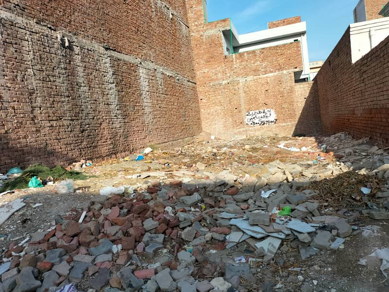 6 marla plot near bosan road walking distance Mall of multan Shalimar colony MULTAN

                                                            alt=