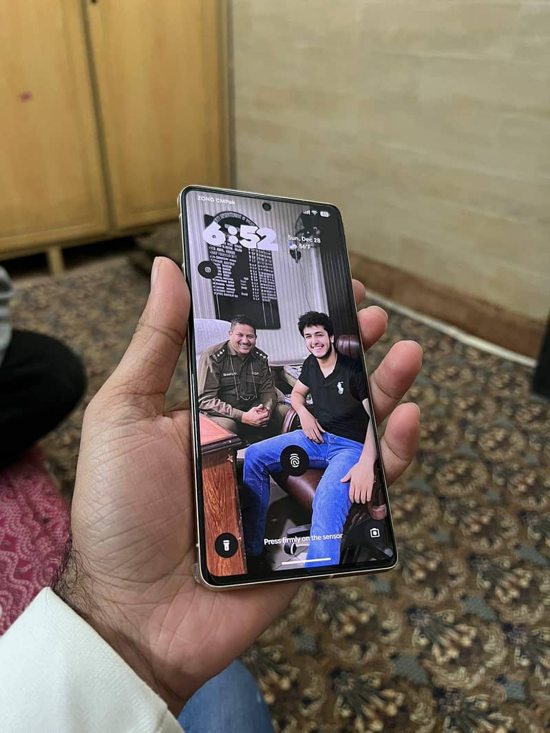 pixel 7 pro with box

                                                            alt=