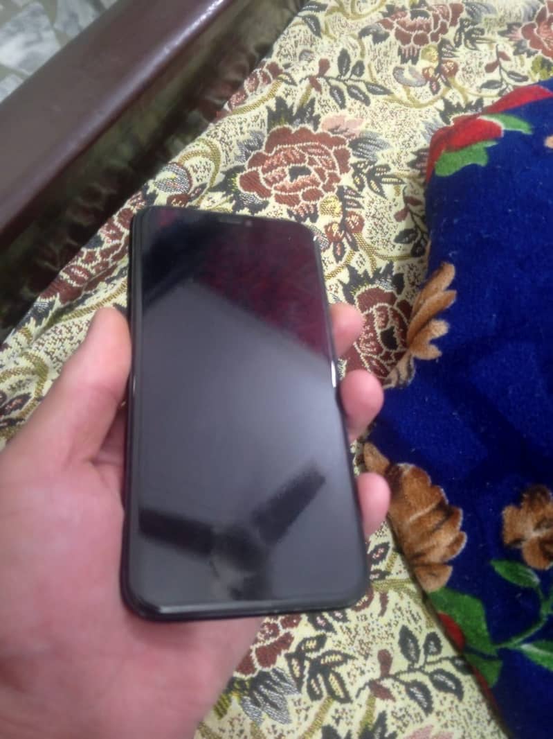 iphone xr 64 gb back change unit ki side pr black shade ha halka sa

                                                            alt=