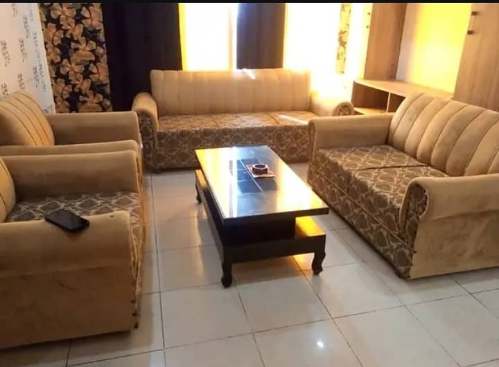 Daily basis short Time apartment available bahria twon

                                                            alt=