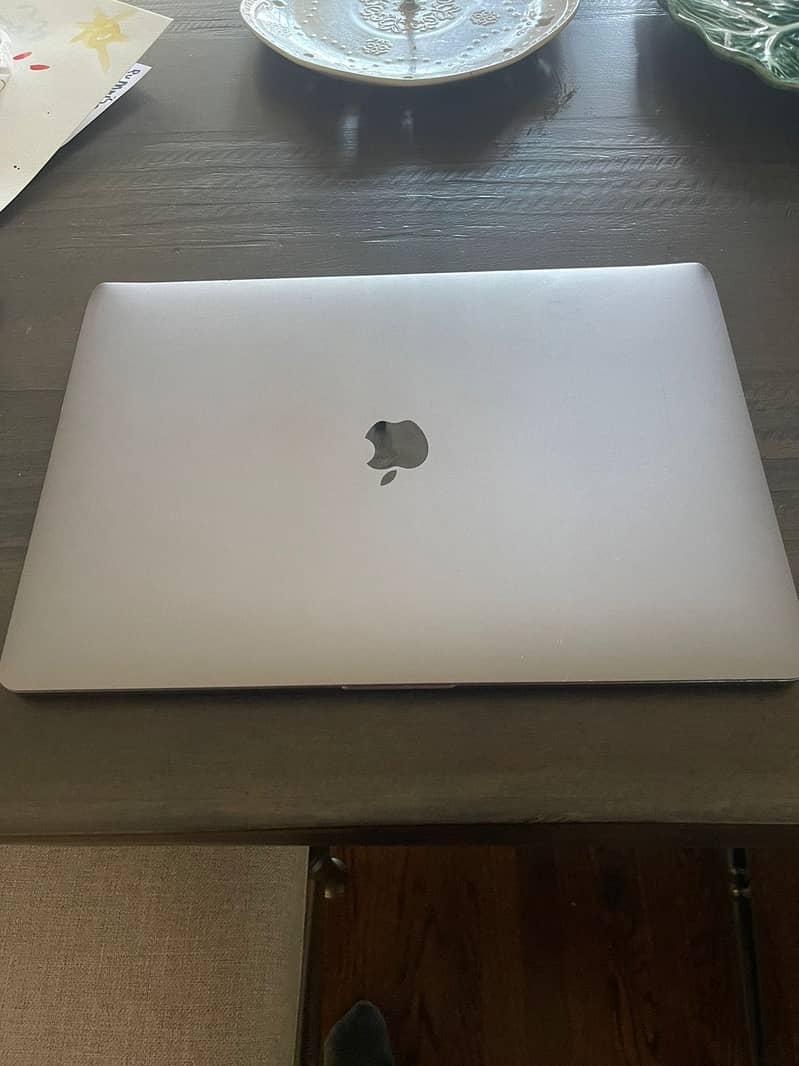 MACBOOK PRO 15” 2017 TOUCH BAR

                                                            alt=