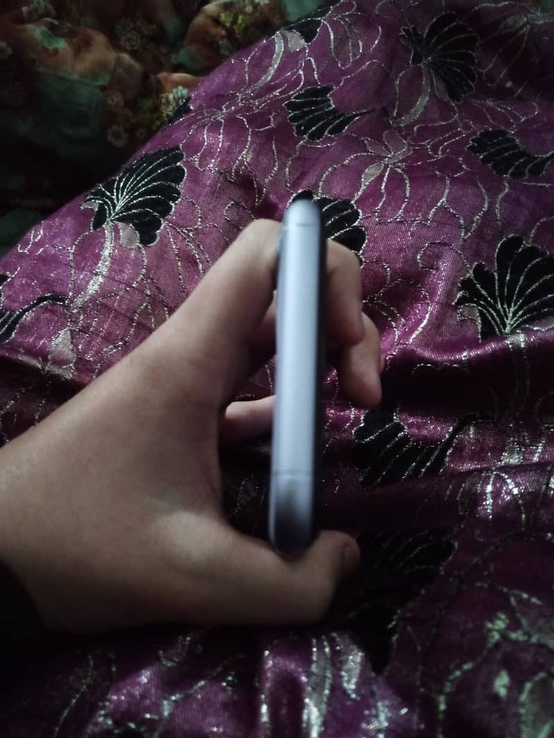 iphone 11 128GB Non PTA

                                                            alt=