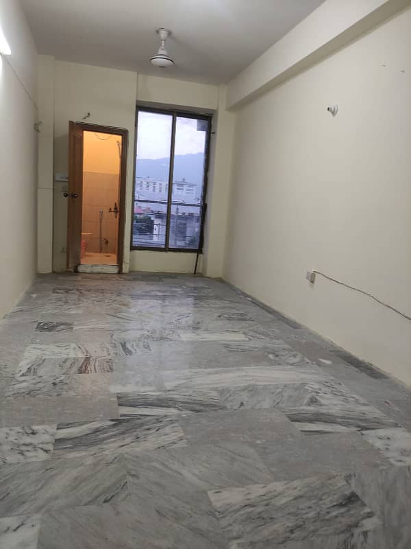 Studio unfurnished apartment available for rent in Islamabad markez

                                                            alt=