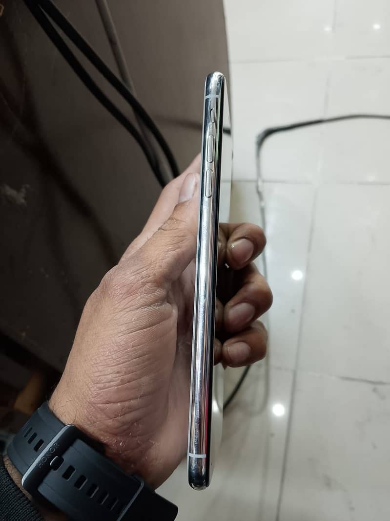 I phone Xs max 256 gb bypass

                                                            alt=