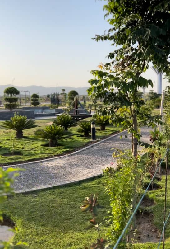 10 Marla OVS East C Block Park Face Available For Sale

                                                            alt=