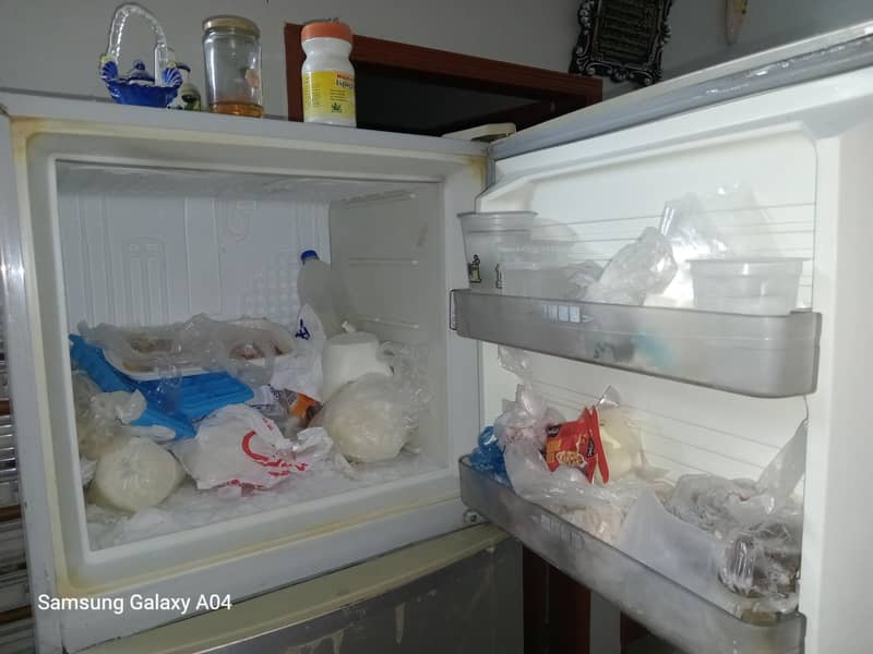 Refrigerator 2 door & freezer single door - Dawlance

                                                            alt=