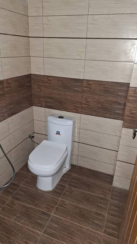 1500 Sqft Office Available At Emarah Suits On Main Shahrah-E-Faisal For 24/7 Acess.

                                                            alt=