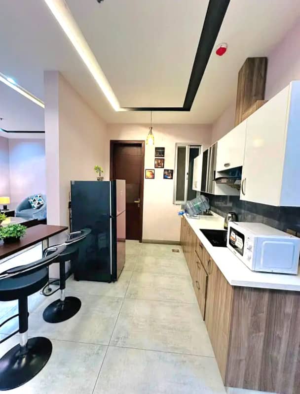 1 bed fully furnished luxurious apartment available in bahria town lahore

                                                            alt=