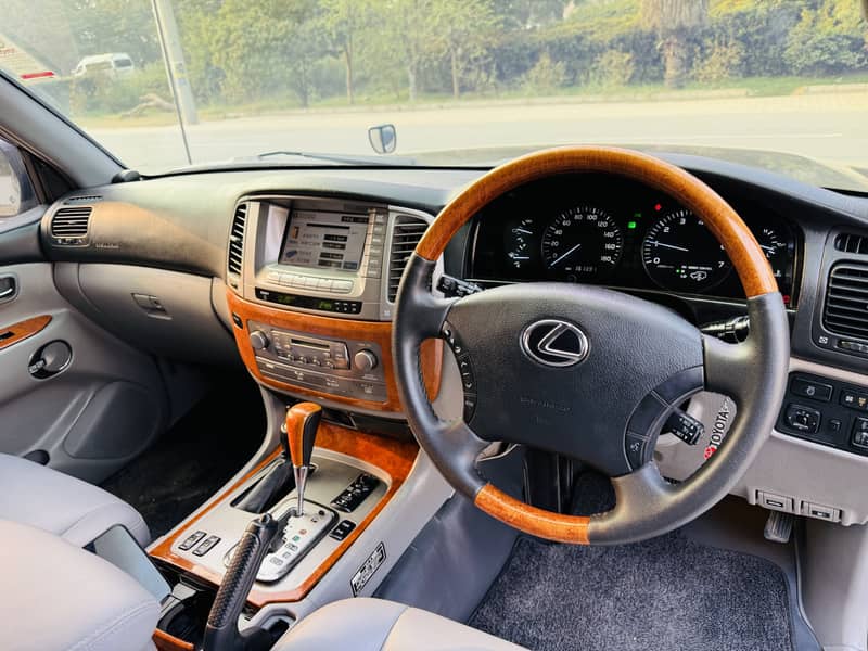 Toyota Land Cruiser Cygnus

                                                            alt=