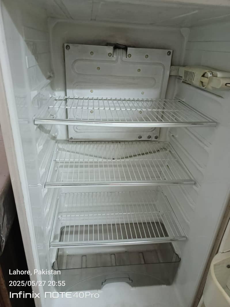 fridge and tv

                                                            alt=