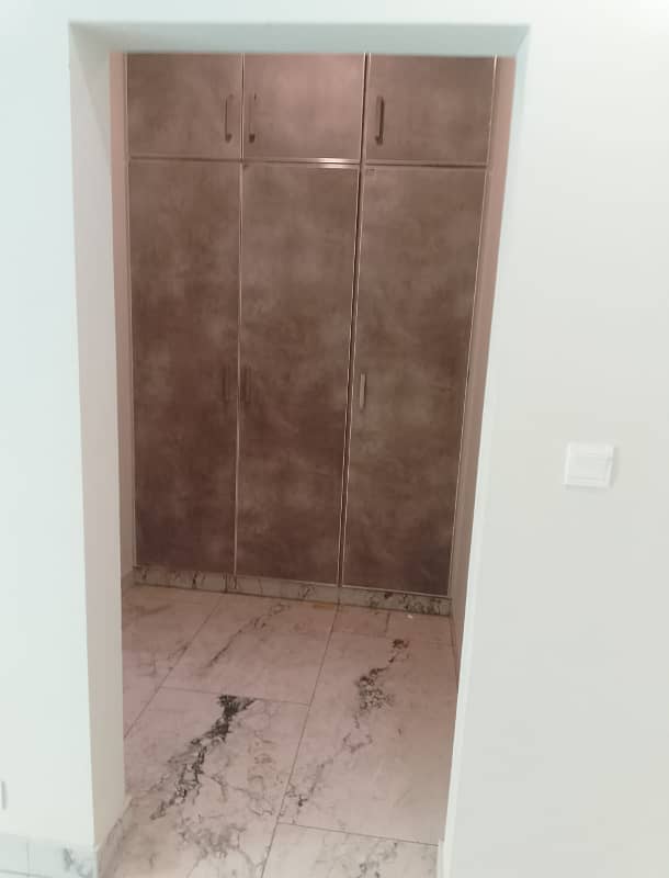 Brand New 11 Marla 3 Bedroom Modern Apartment Available For Sale In Askari 11 Lahore

                                                            alt=