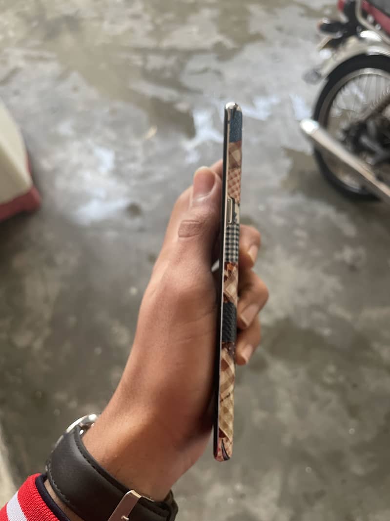 Samsung S10 5g

                                                            alt=