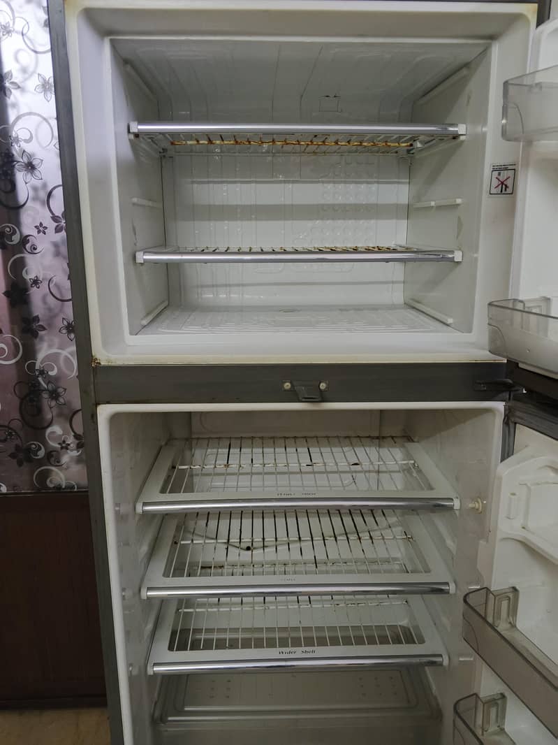 Dawlence Fridge

                                                            alt=