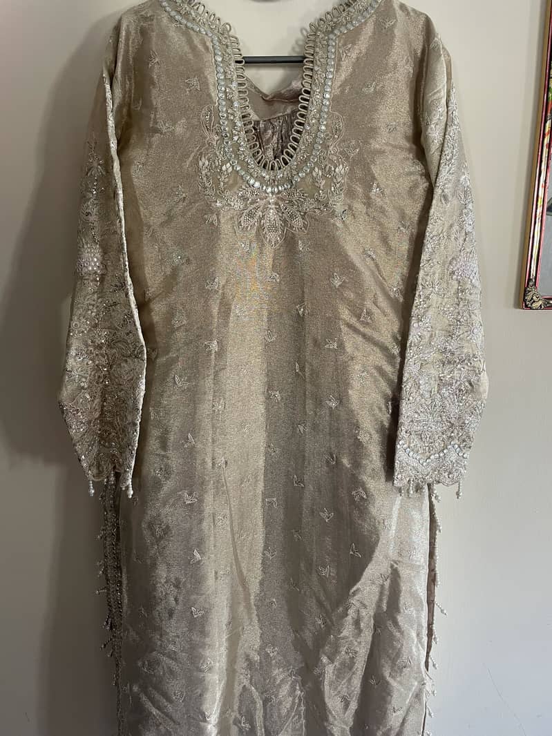 Nikkah outfit by Afrozeh official

                                                            alt=