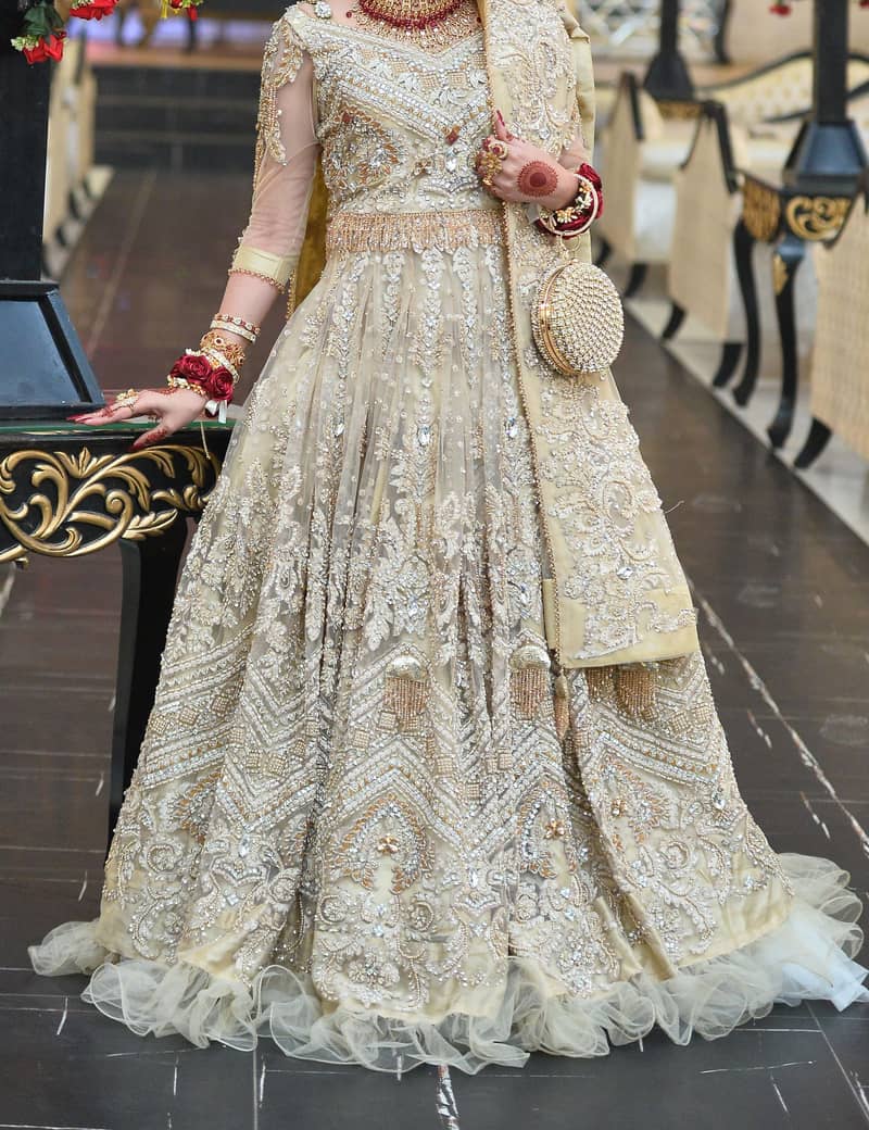 My beautiful bridal dress is for sale most lucky person will get it .

                                                            alt=