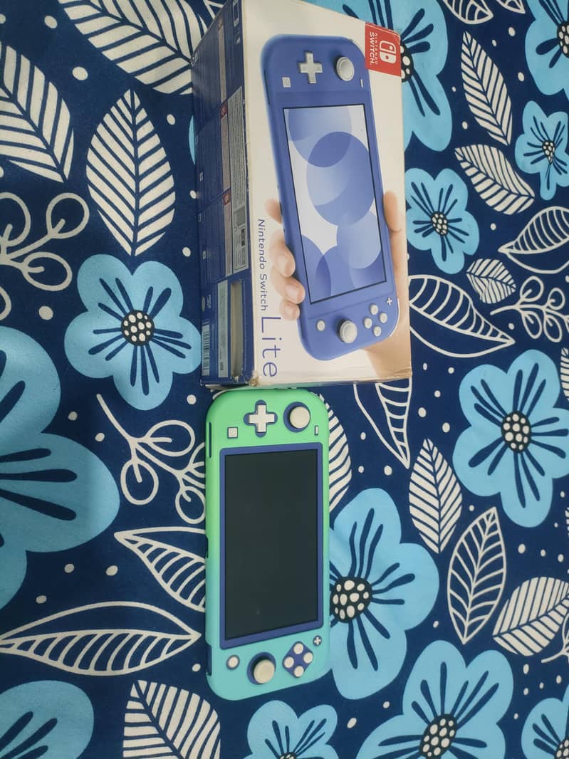 Nintendo Switch Lite Jailbroken with box

                                                            alt=