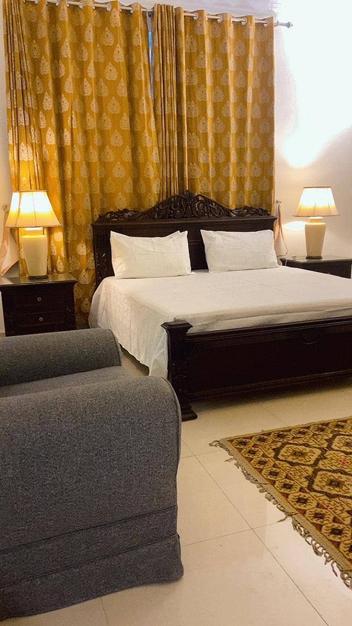 1 kanal furnished 3 bedroom , lounge lower portion in dha lahore

                                                            alt=