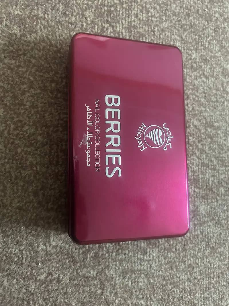 Nail polish

                                                            alt=