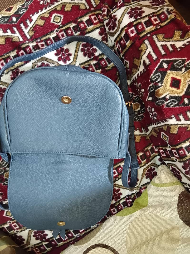 بلیو پرس

                                                            alt=