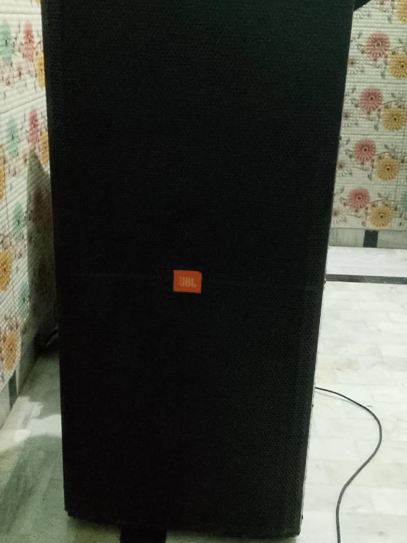 JBL Dual"15 Speaker

                                                            alt=
