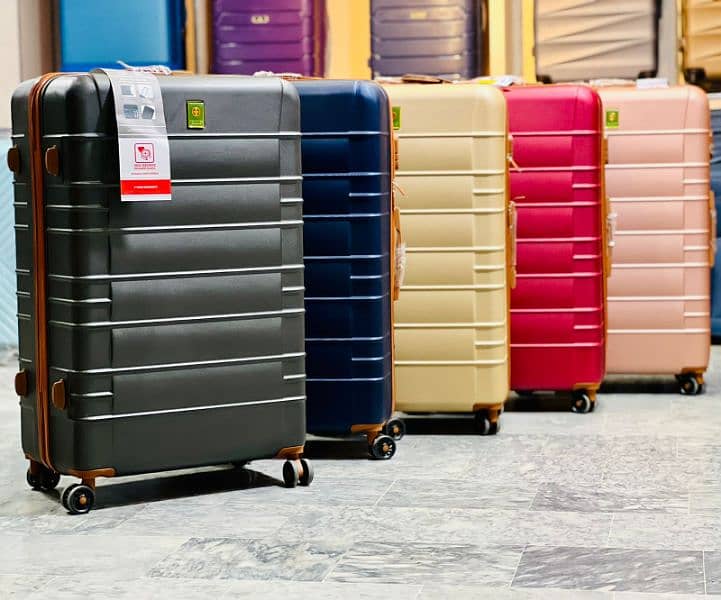 3 pieces of set - Traveling Bags - Unbreakable fiber - Suitcase

                                                            alt=