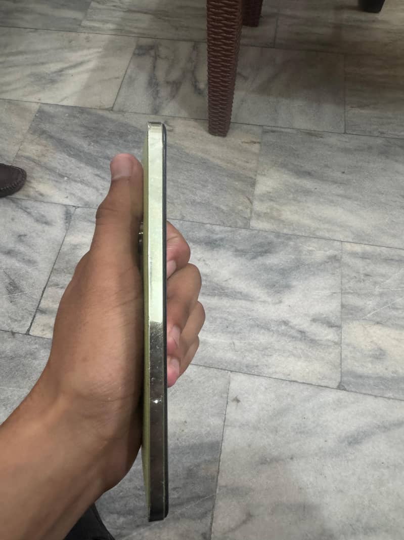 charger with box

                                                            alt=