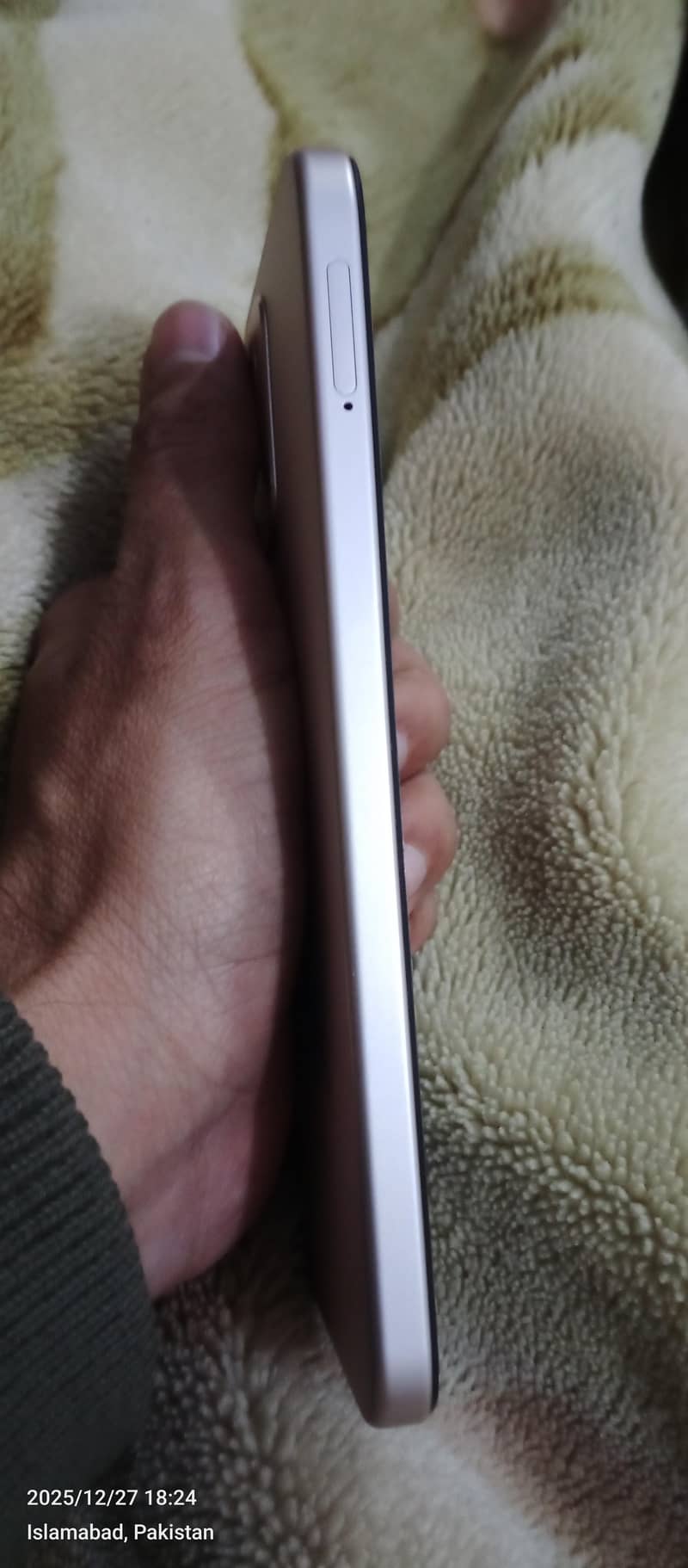 Oppo A6 Brand New. 22 Days Used

                                                            alt=