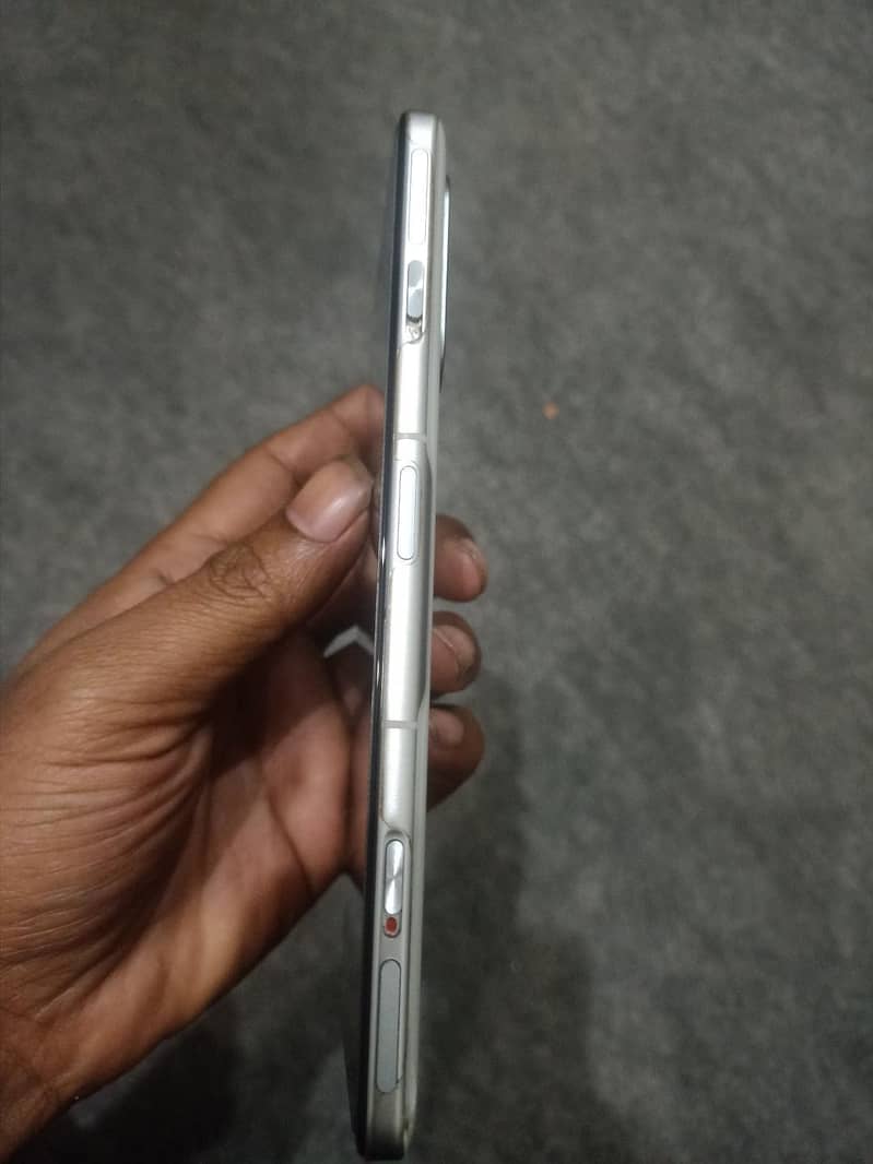 Redmi k40 Gaming 12/256 GB

                                                            alt=