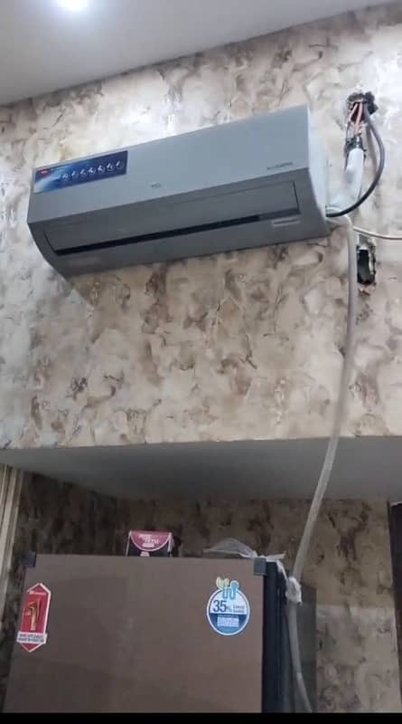 Fully Furnished 1 bedroom portion in gulberg 2

                                                            alt=