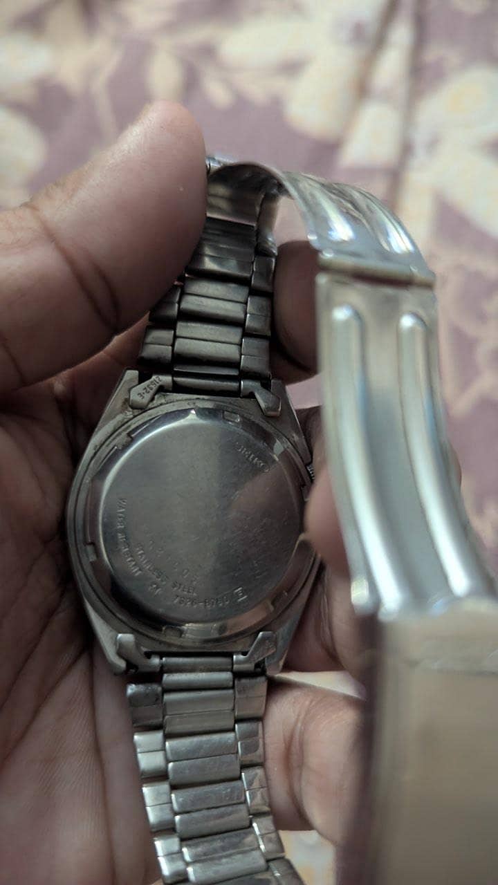 SEIKO 5  (Vintage Classic)

                                                            alt=