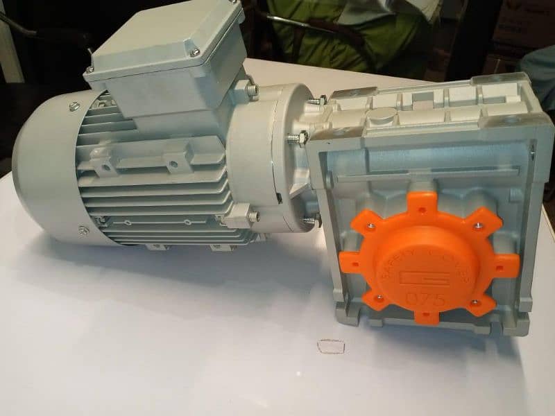 Gear motor | Worm gears | TRANSTECNO  | European Gear Box | Brand New

                                                            alt=