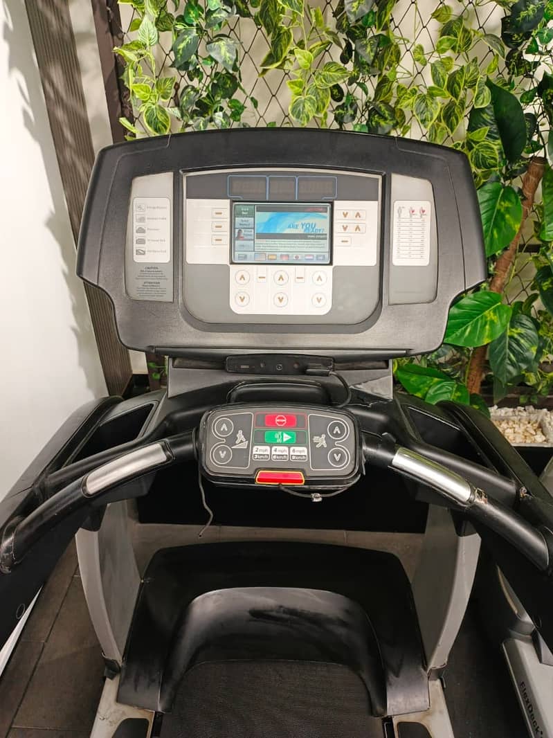 Life Fitness Commercial Treadmill – Used (Office Gym)

                                                            alt=