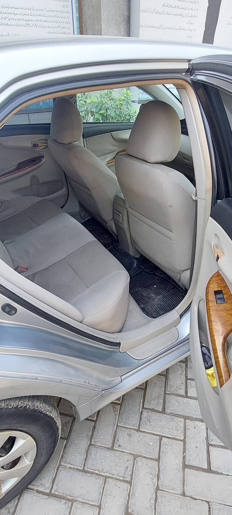 TOYOTA COROLLA GLI 2011 MEDIUM SILVER.

                                                            alt=