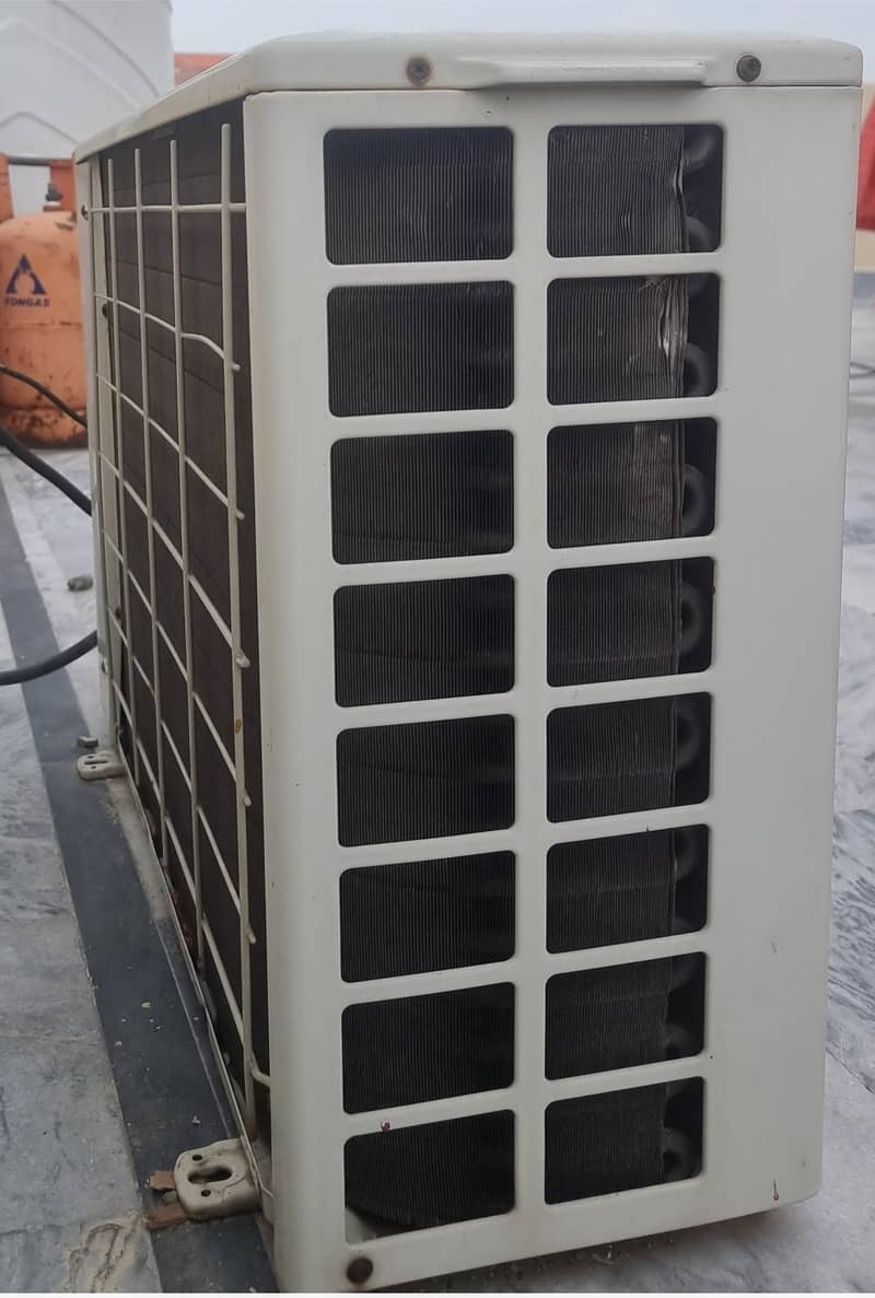 Gree 1.5 ton Split AC (1st hand use) No Open/Repair Guarantee

                                                            alt=