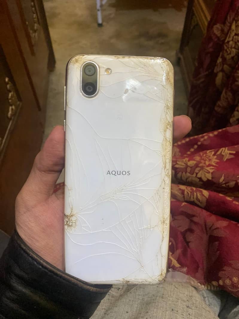 Aquos R2

                                                            alt=