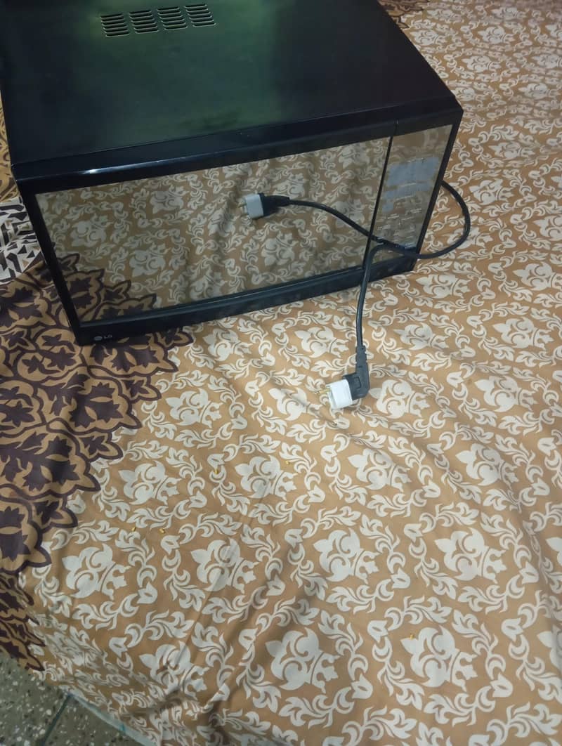 LG Luxury Microwave Mirror glass front

                                                            alt=