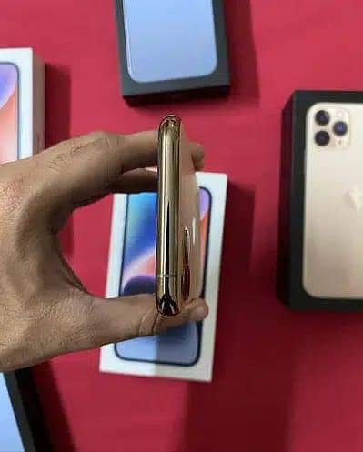 IPhone 11 Pro Max 256 GB

                                                            alt=