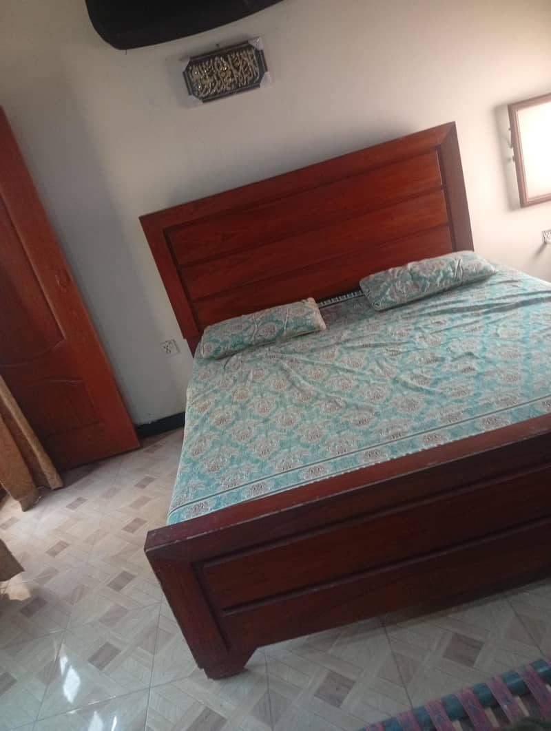 bed set with dressing in mint condition available for sale.

                                                            alt=