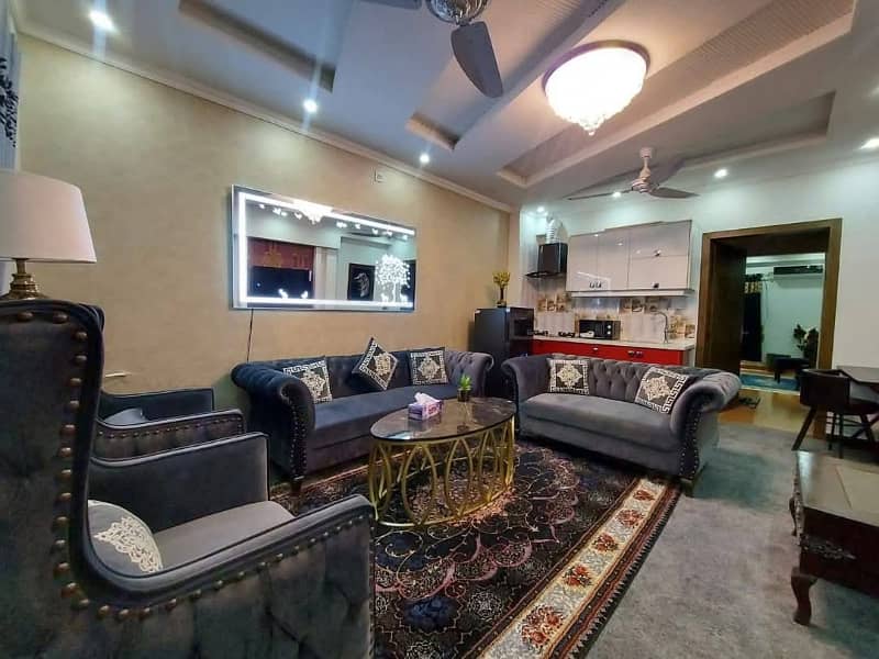 Per day 1bed ROM full furnished apartments safe and scour 100%coupe allow

                                                            alt=