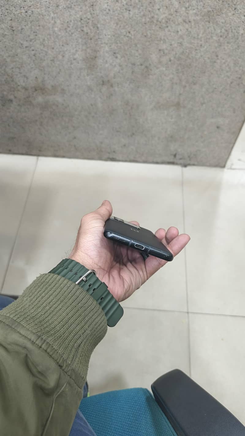 one plus 10 pro 12+12 gb ram 256 memory

                                                            alt=