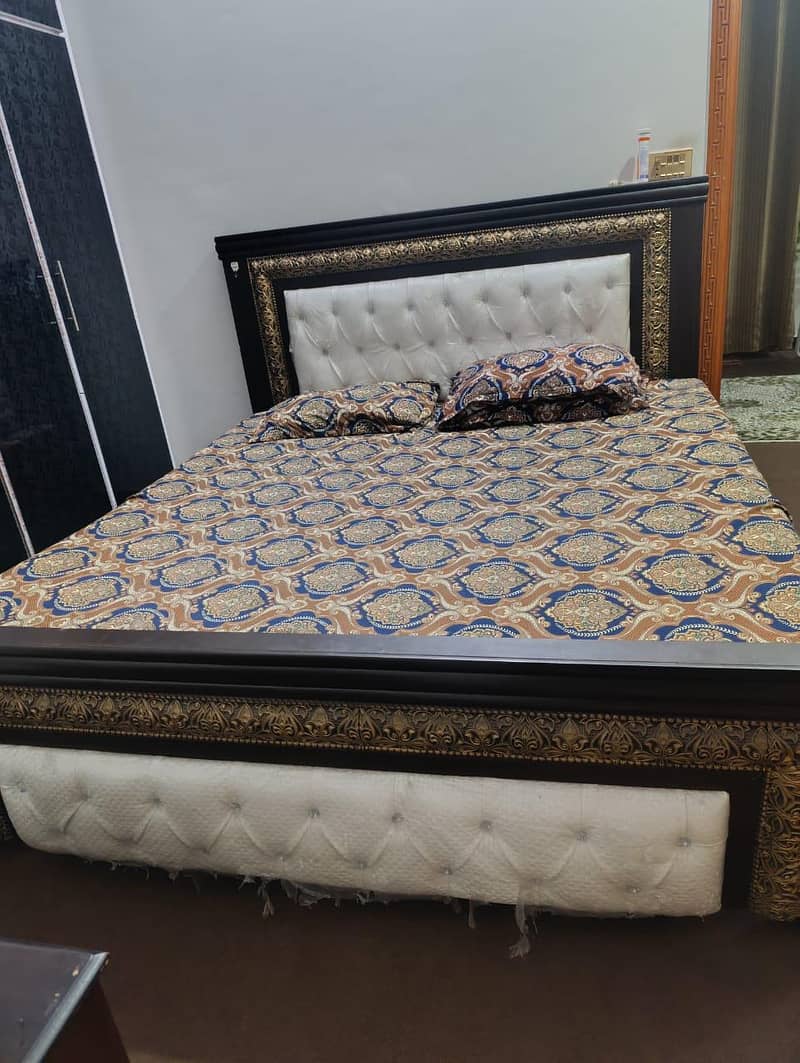 All furniture is sale urgently

                                                            alt=