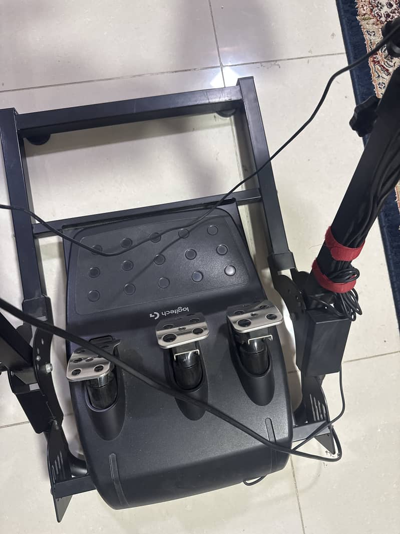 Logitech g29 with gearbox and stand

                                                            alt=