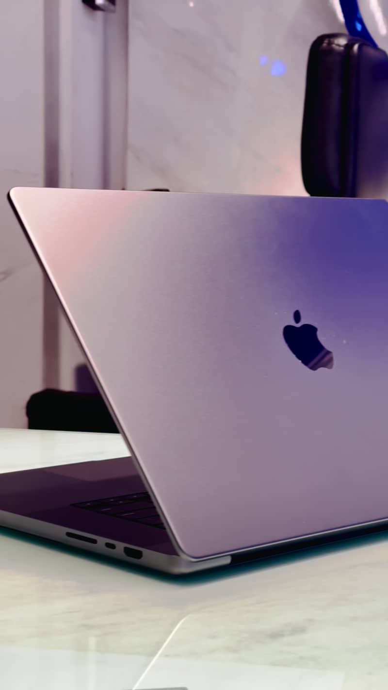 MacBook Pro M3 Pro | 18GB RAM | 512GB SSD | 16-Inch

                                                            alt=