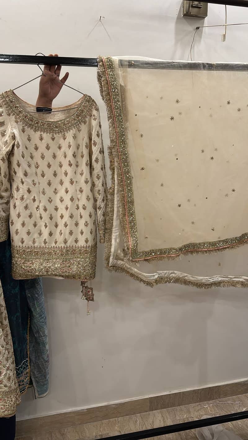 Bridal nikkah dress for sale

                                                            alt=