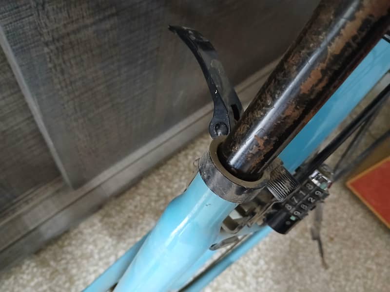 Sports bicycle tubeless

                                                            alt=