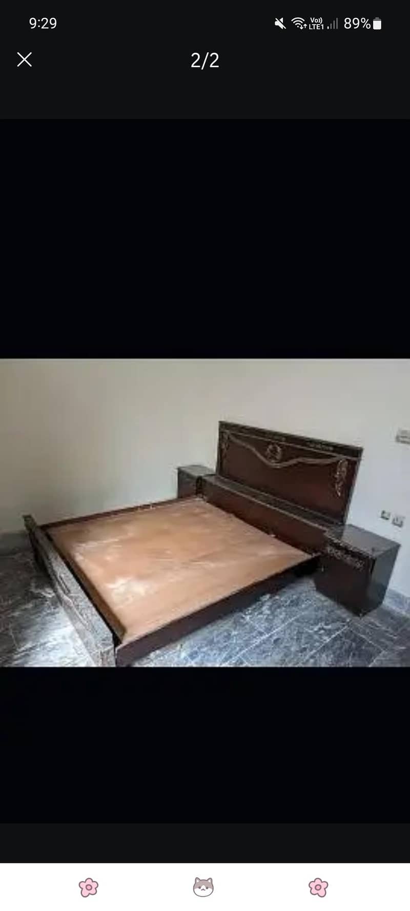 king Bed with side tables

                                                            alt=