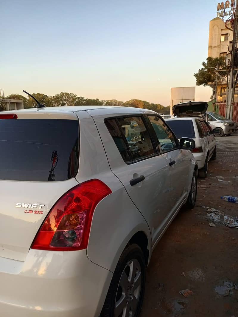 Suzuki swift dlx 2012

                                                            alt=